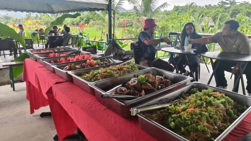 Makanan disediakan untuk katering kumpulan