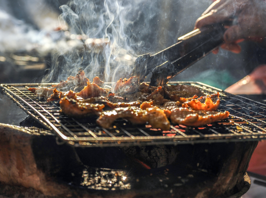 Perhimpunan BBQ luar di Love UU Garden